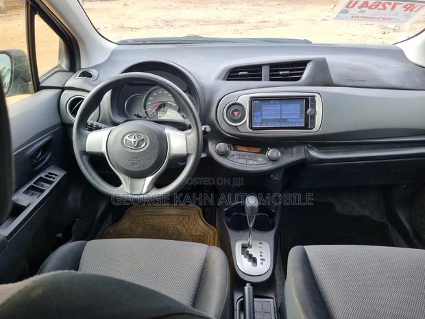 Toyota Vitz 1.3 AWD 5dr 2013