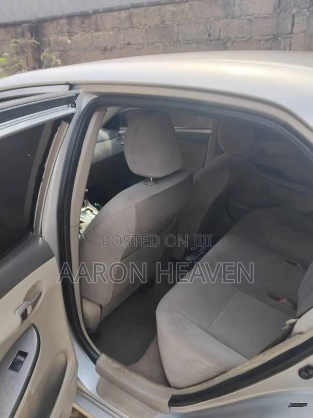 Toyota Corolla LE 4dr Sedan (1.8L 4cyl 4A) 2010 Silver