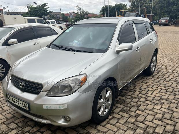 Toyota Matrix Hatchback FWD (1.8L 4cyl 5M) 2006 Silver