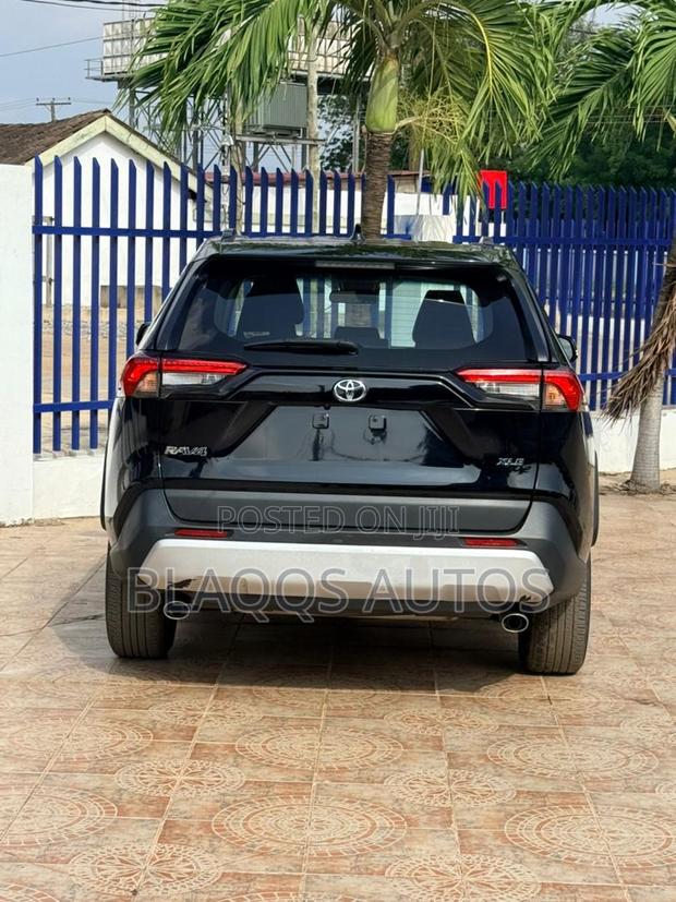 Toyota RAV4 XLE AWD 2024 Black