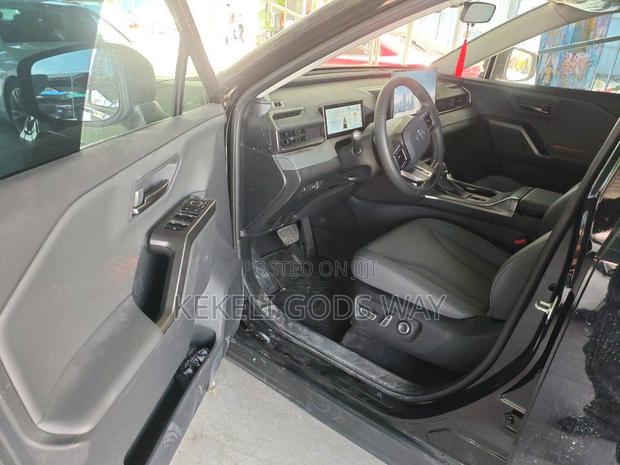 Toyota RAV4 XLE Premium 2026 Black