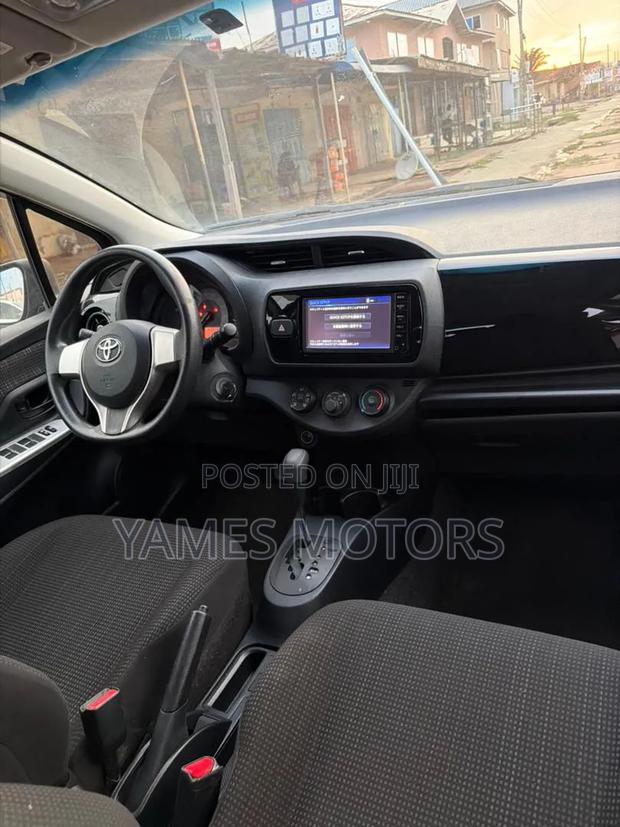 Toyota Vitz 2016 Burgundy