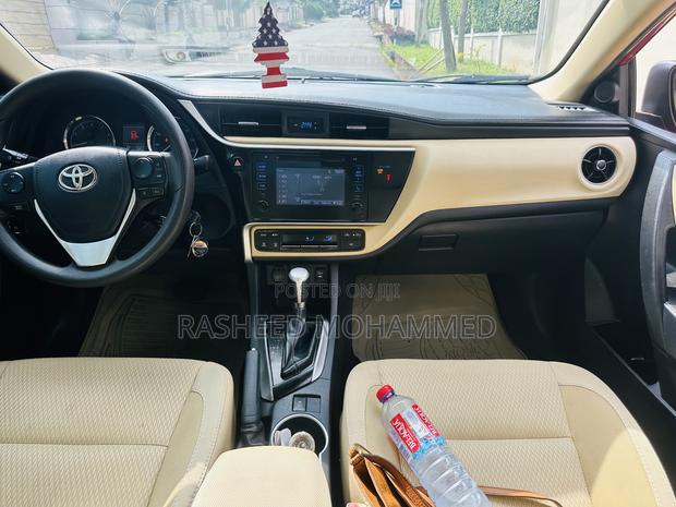 Toyota Corolla LE Eco (1.8L 4cyl 2A) 2018 Red