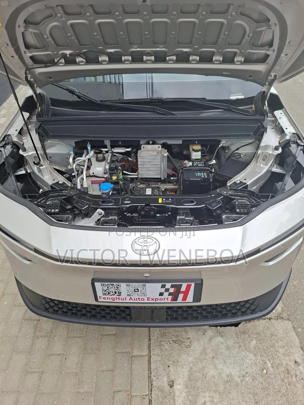 Toyota bZ3 2025 Silver