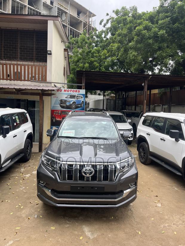Toyota Land Cruiser Prado 2.8 2022 Gray