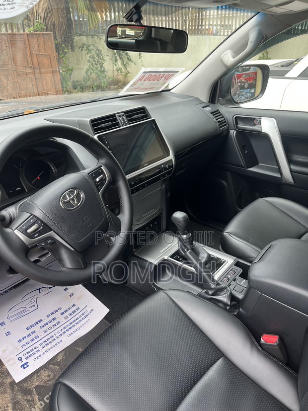 Toyota Land Cruiser Prado 2.8 2022 Gray