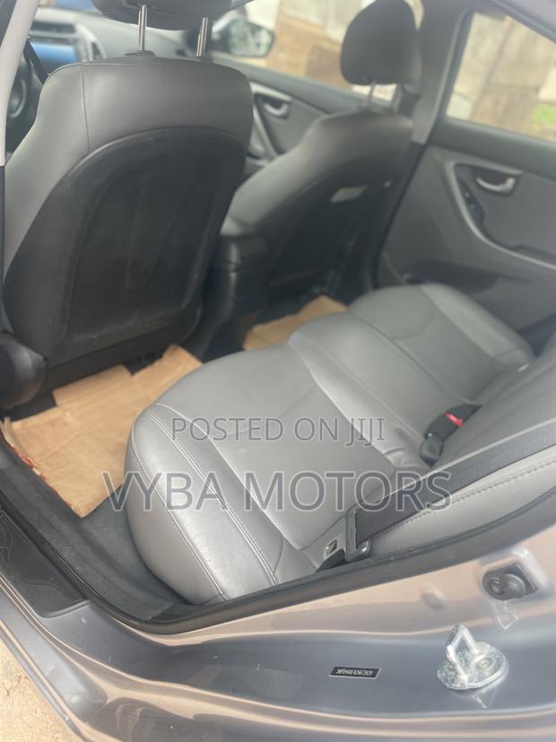 Hyundai Elantra Limited Sedan FWD (1.8L 4cyl 6A) 2016 Gray