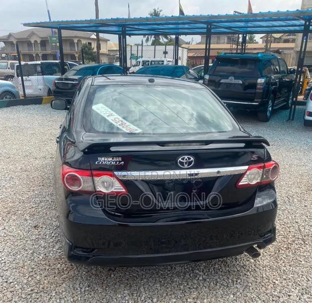 Toyota Corolla 2011 Black