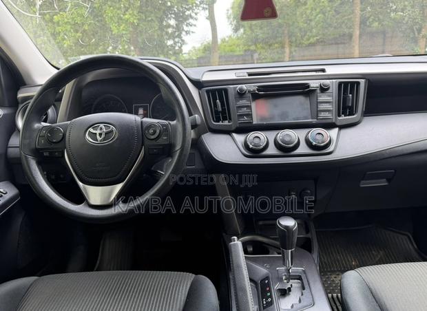 Toyota RAV4 2018 Blue