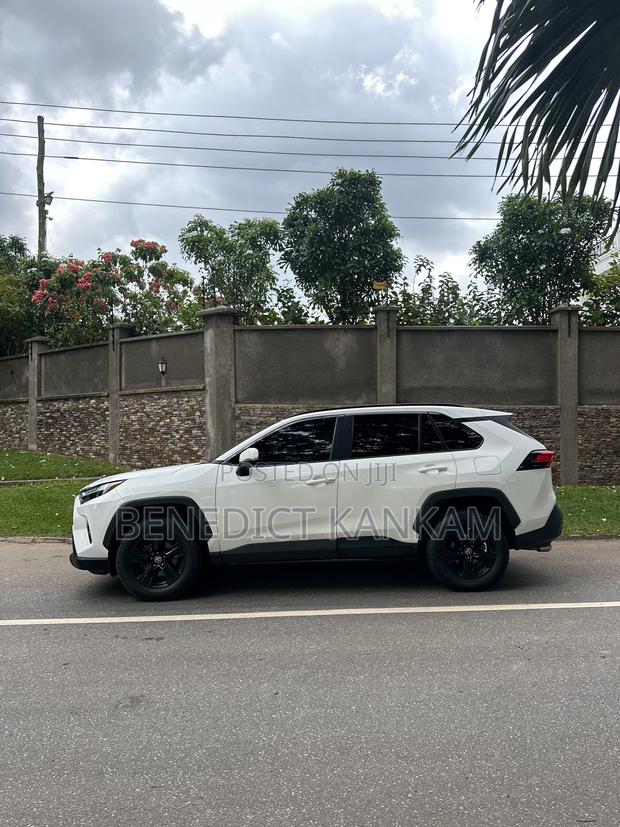 Toyota RAV4 XLE AWD 2023 White
