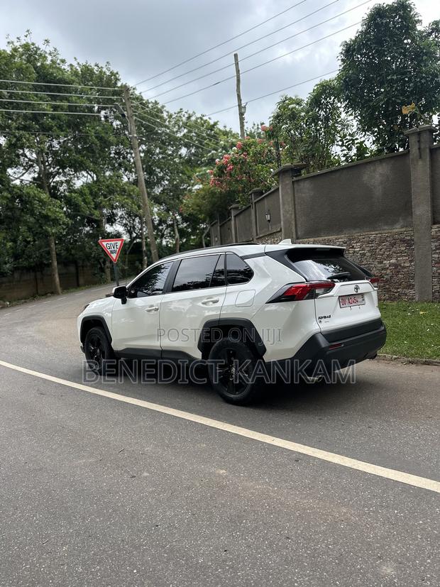 Toyota RAV4 XLE AWD 2023 White