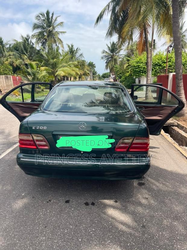 Mercedes-Benz E200 1997 Green