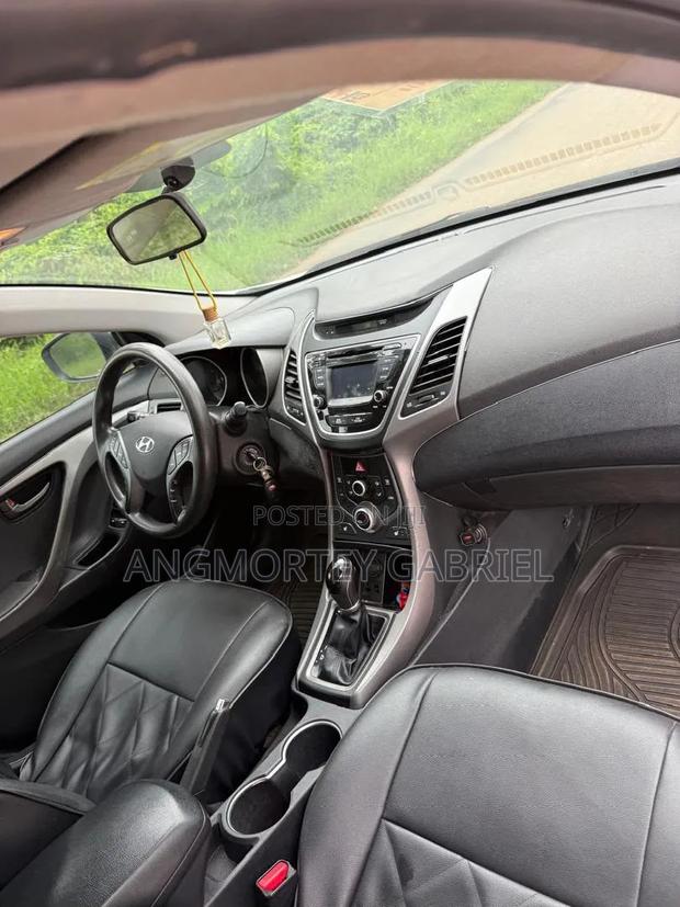 Hyundai Elantra 2016 White