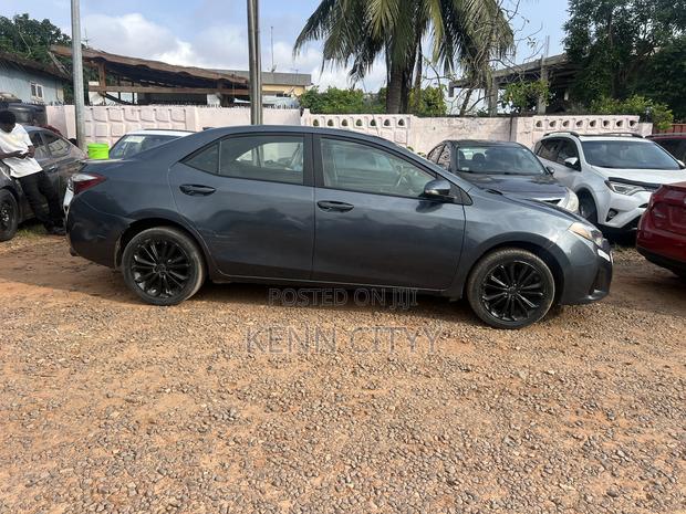Toyota Corolla 2015 Blue