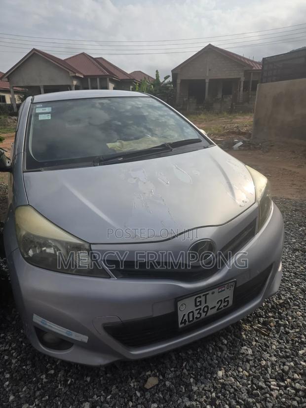 Toyota Vitz 2018 Gray