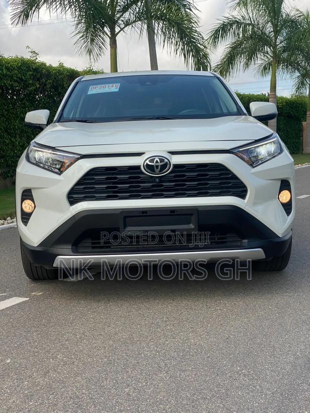 Toyota RAV4 2021 White