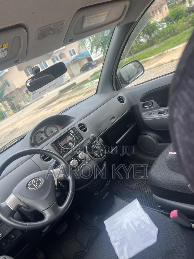 Toyota Sienta 1.5 FWD 2014 Silver