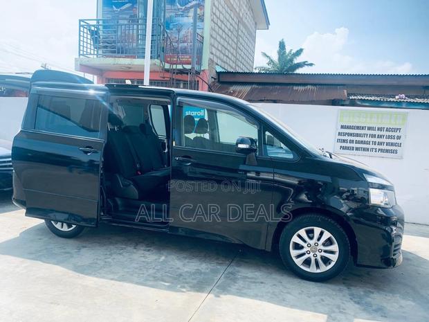 Toyota Voxy X 4WD 8-Seater 2012 Black