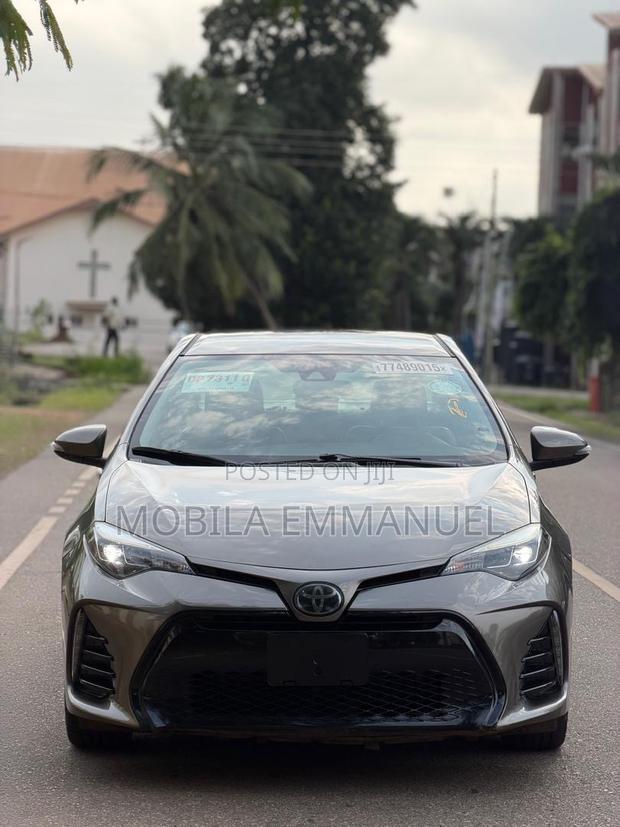Toyota Corolla SE 4dr Sedan (1.8L 4cyl CVT) 2017 Gray