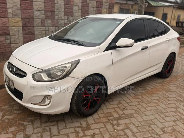 Hyundai Accent 2012 White