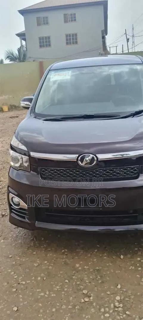 Toyota Voxy 2014 Beige