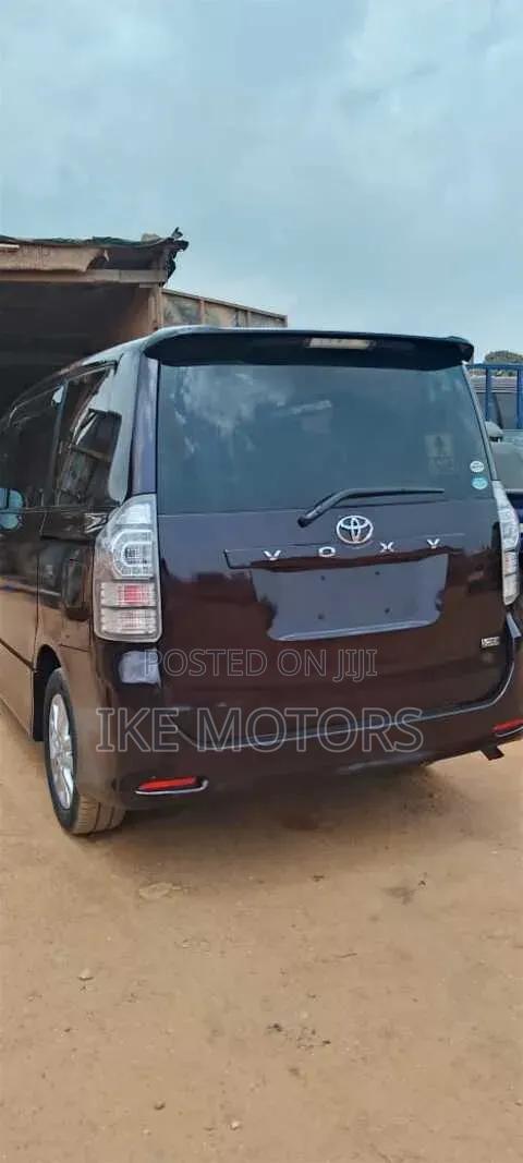 Toyota Voxy 2014 Beige