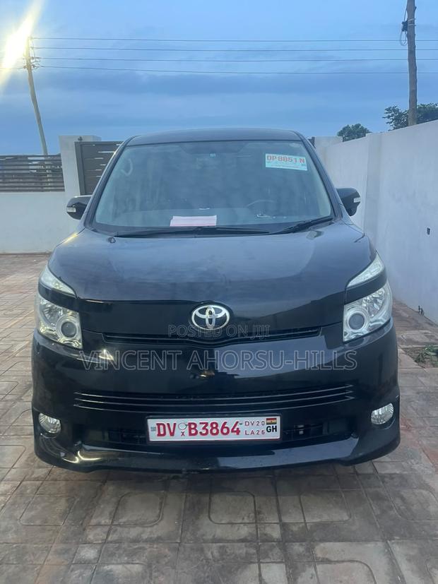 Toyota Voxy V 2WD 8-Seater 2013 Black