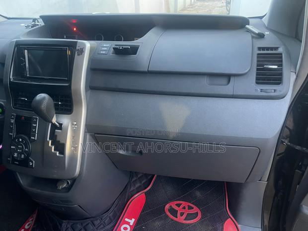Toyota Voxy V 2WD 8-Seater 2013 Black