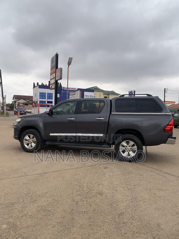 Toyota Hilux 2020 Black