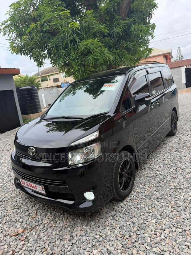 Toyota Voxy V 2WD 8-Seater 2013 Black