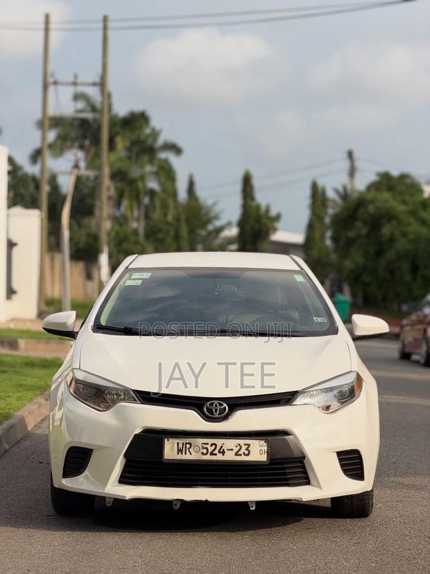 Toyota Corolla LE 4dr Sedan (1.8L 4cyl CVT) 2016 White