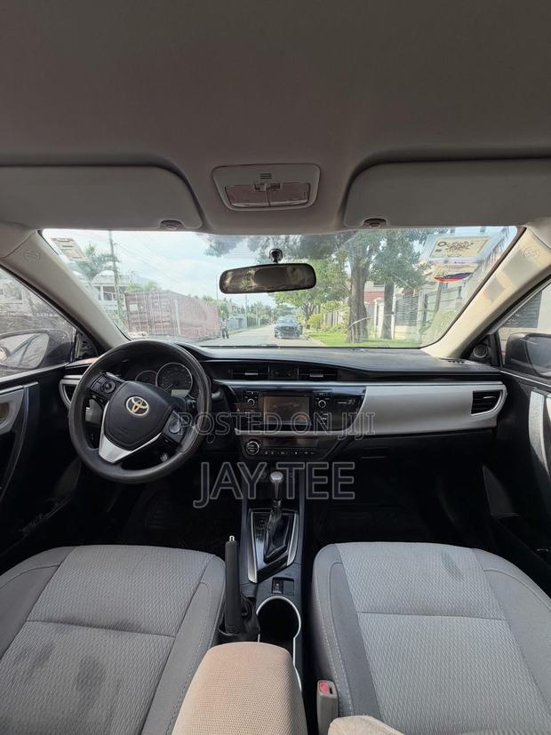 Toyota Corolla LE 4dr Sedan (1.8L 4cyl CVT) 2016 White