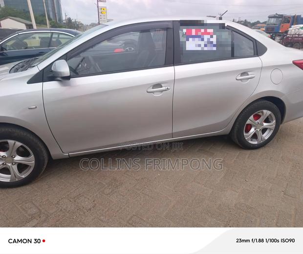 Toyota Yaris 2017 Silver