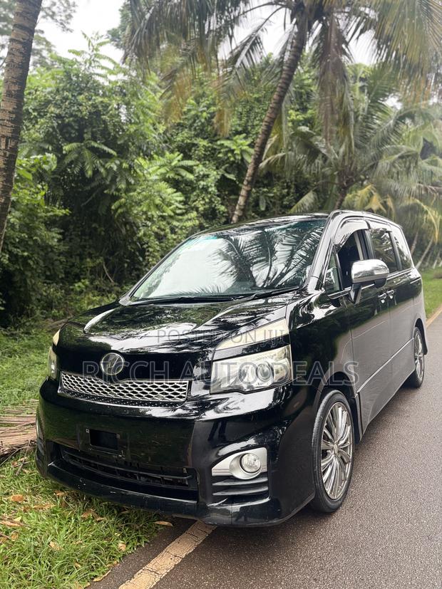 Toyota Voxy ZS Kirameki II 2WD 8-Seater 2011 Black