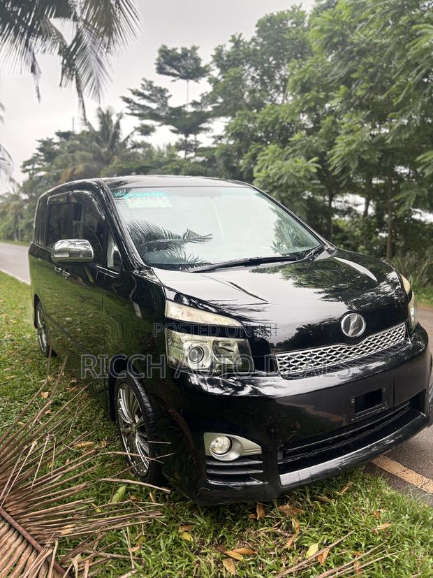 Toyota Voxy ZS Kirameki II 2WD 8-Seater 2011 Black