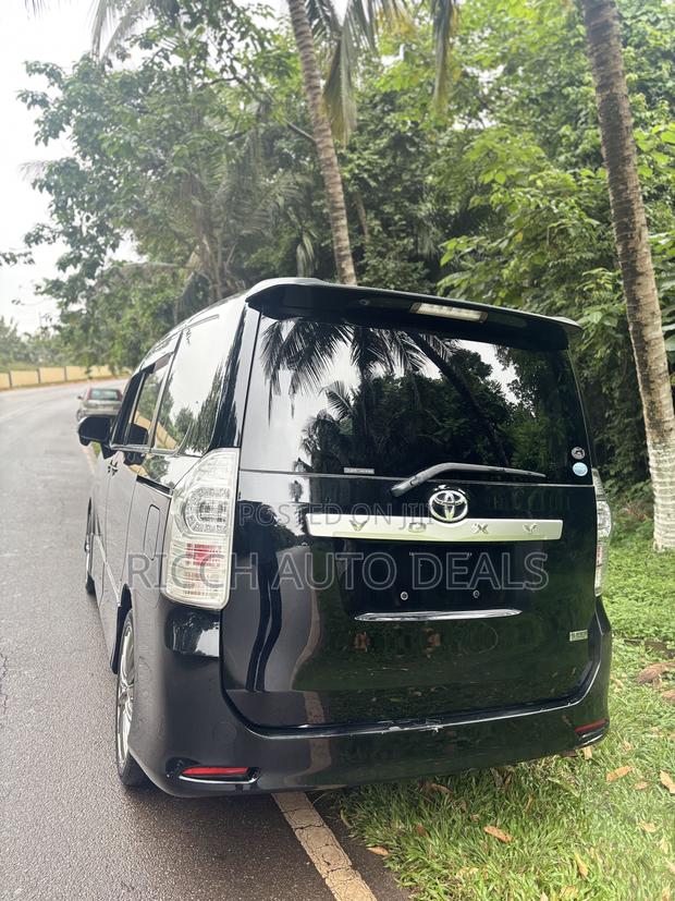 Toyota Voxy ZS Kirameki II 2WD 8-Seater 2011 Black