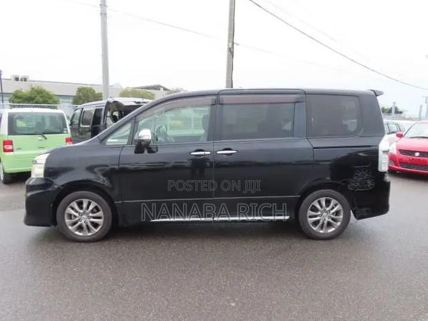 Toyota Voxy 2013 Black