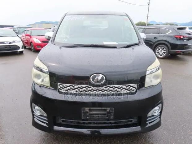 Toyota Voxy 2013 Black