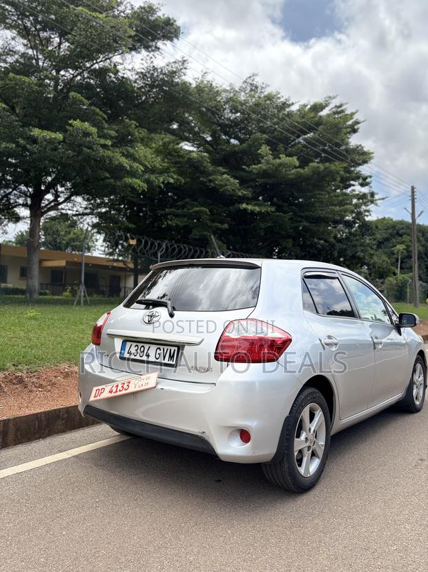 Toyota Auris XLS Sedan FWD (3.5L 6cyl 6A) 2010 Silver