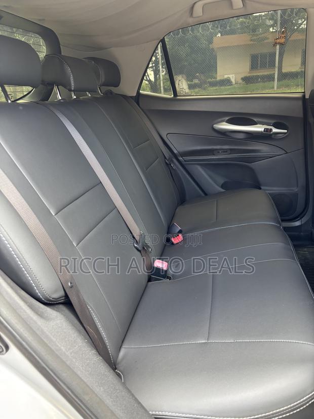Toyota Auris XLS Sedan FWD (3.5L 6cyl 6A) 2010 Silver