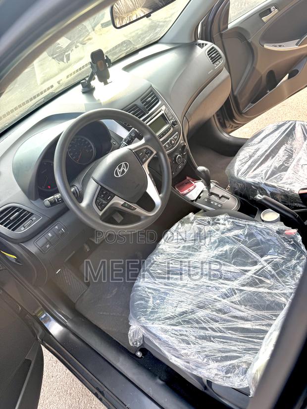 Hyundai Accent SE Hatchback 2016 Black