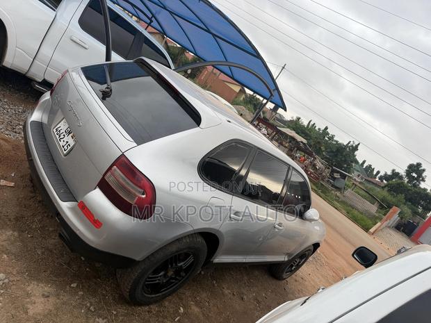 Porsche Cayenne 2010 Silver