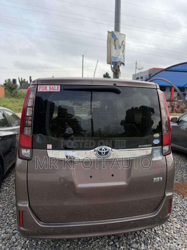 Toyota Noah 2014 Gray