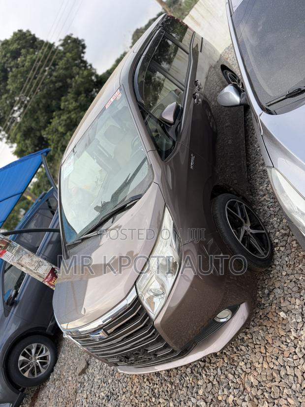 Toyota Noah 2014 Gray