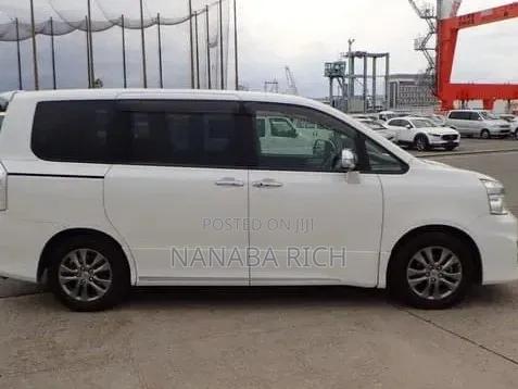 Toyota Voxy 2013 White