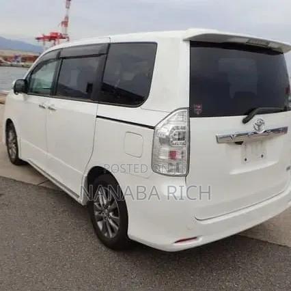 Toyota Voxy 2013 White