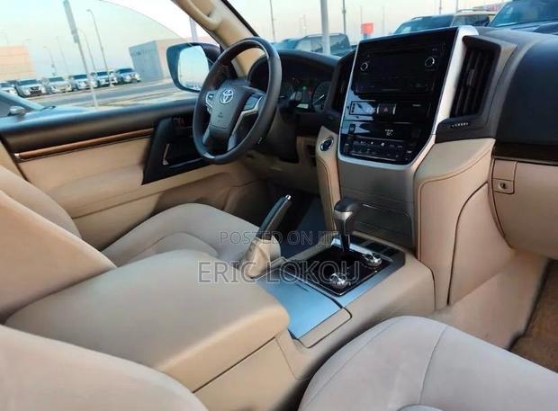Toyota Land Cruiser Prado 2016 White