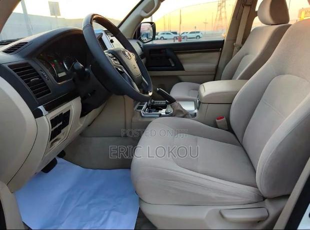 Toyota Land Cruiser Prado 2016 White