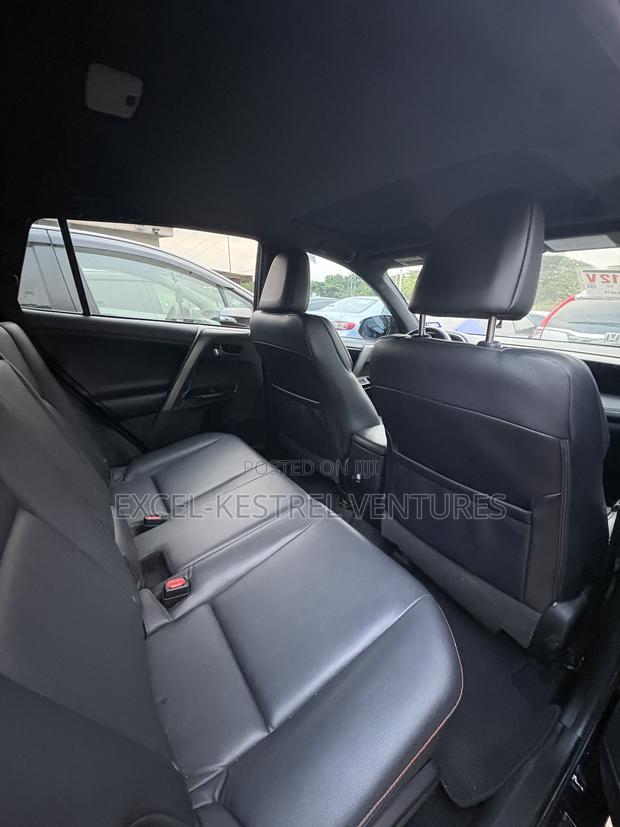 Toyota RAV4 SE 4dr SUV (2.5L 4cyl 6A) 2018 Black