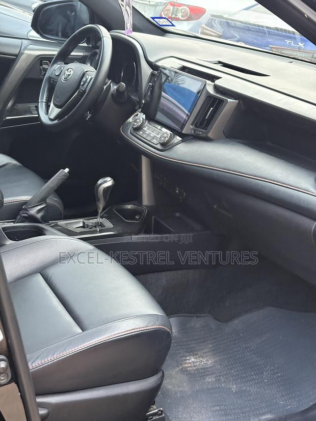 Toyota RAV4 SE 4dr SUV (2.5L 4cyl 6A) 2018 Black